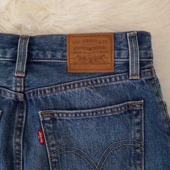 Aritzia Levi's Deconstructed Denim Mini Skirt in Medium/Dark Wash - Size 24 - Picture 4 of 6